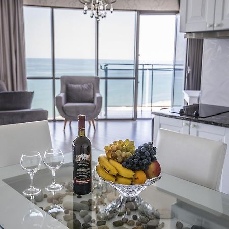Tina'S Apartments With Panoramic Sea View Batumi Exteriör bild
