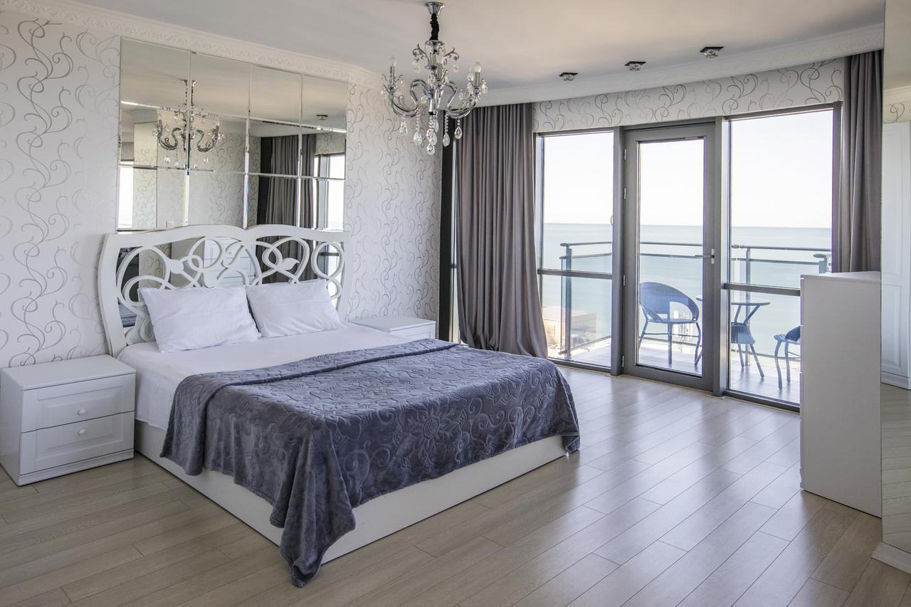 Tina'S Apartments With Panoramic Sea View Batumi Exteriör bild