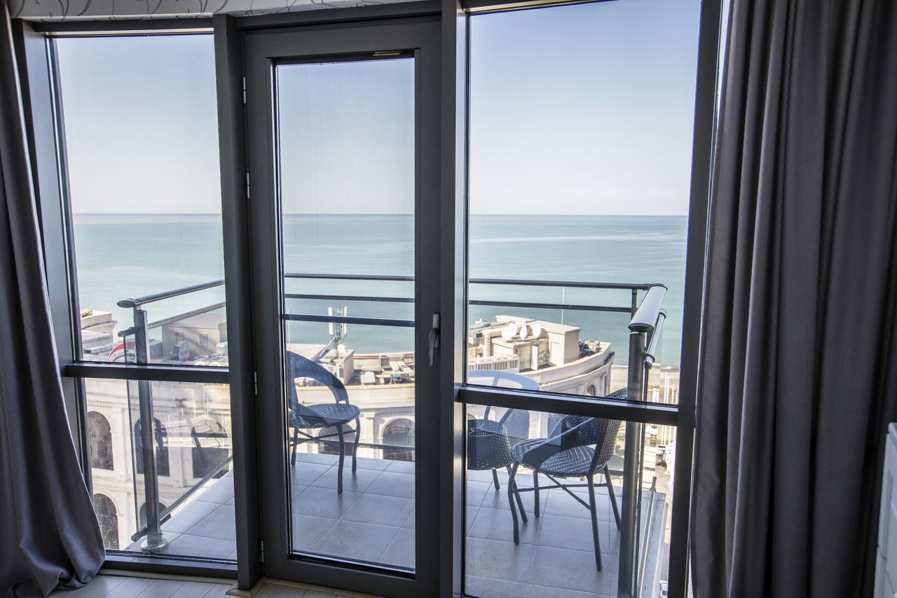 Tina'S Apartments With Panoramic Sea View Batumi Exteriör bild