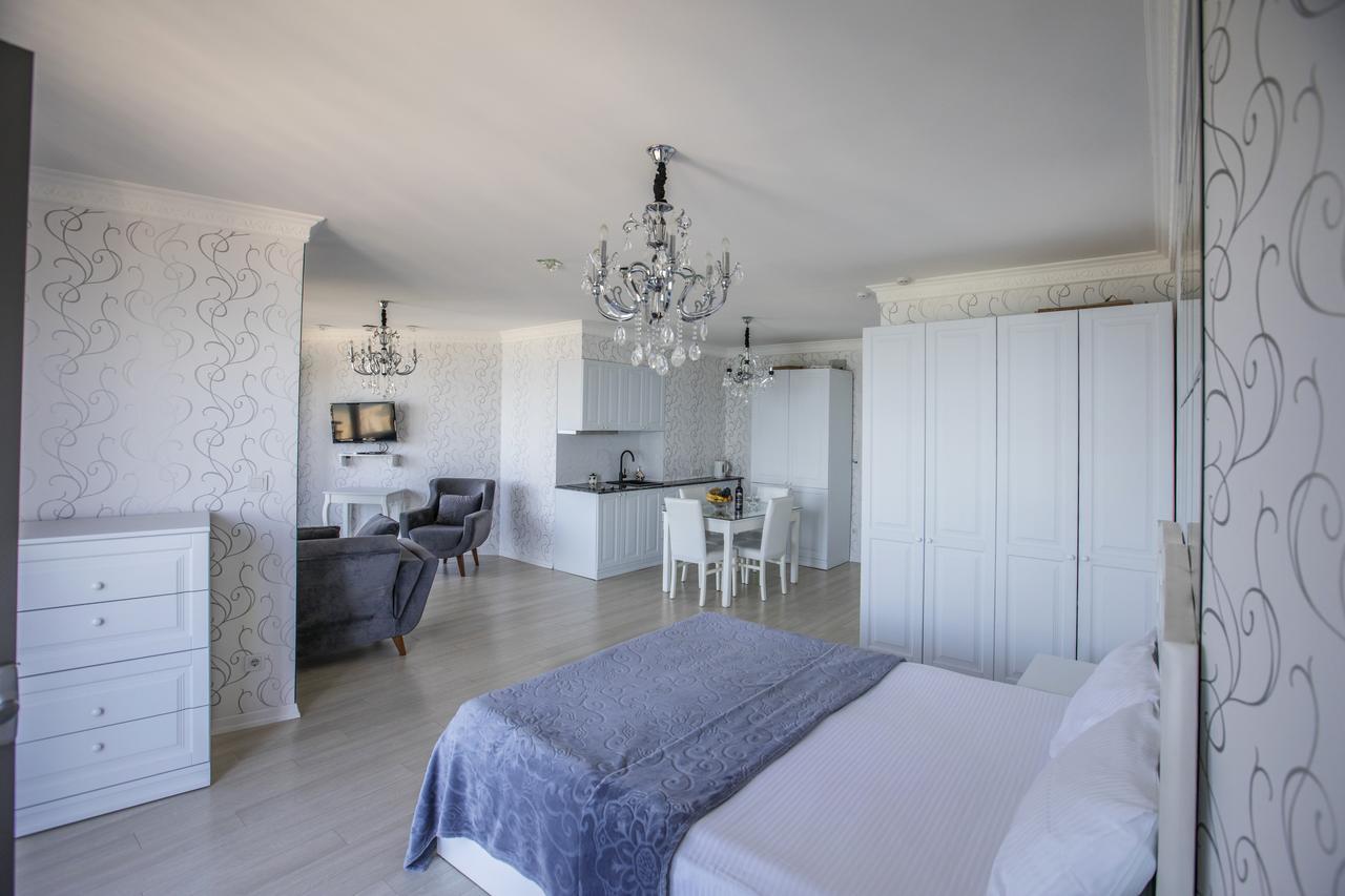 Tina'S Apartments With Panoramic Sea View Batumi Exteriör bild
