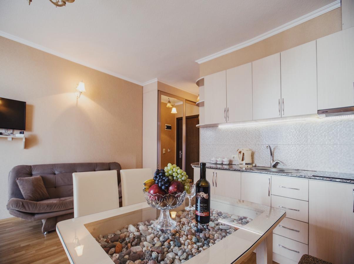 Tina'S Apartments With Panoramic Sea View Batumi Exteriör bild